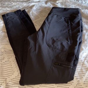 Athleta cargo leggings